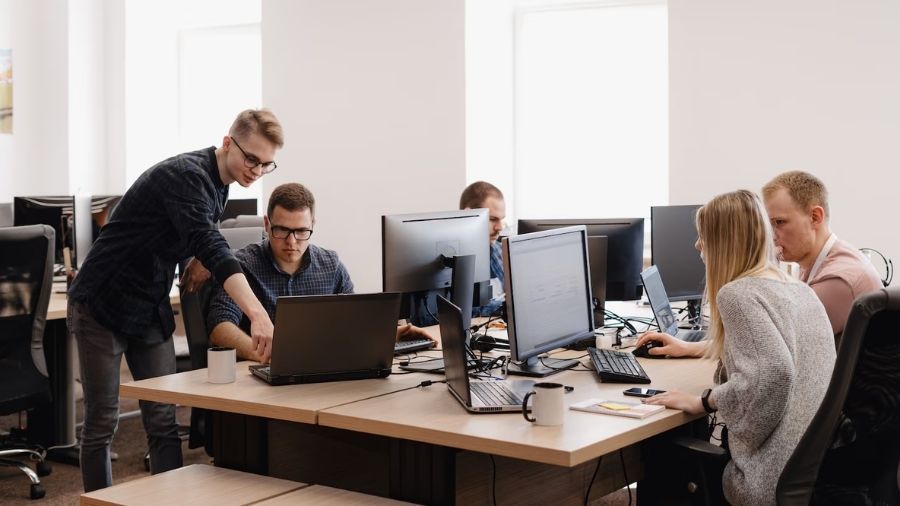 Why the In-House IT Team Model Fails Startups and SMBS